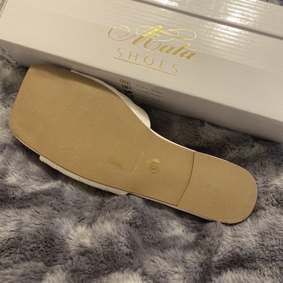 Mata Square Toe Sandal - Picture 2 of 2